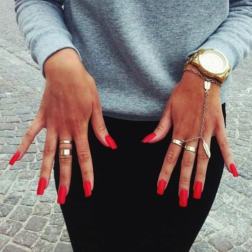  Long Red Nails mat with gold jewelry 
