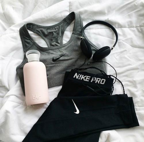 Grey Top Workout Outfit 