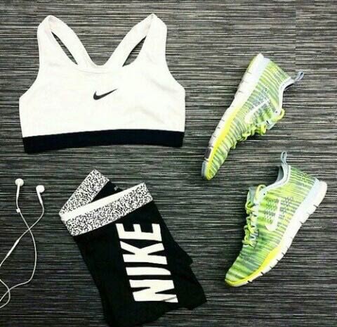 Black and White Workout Outfit for Women