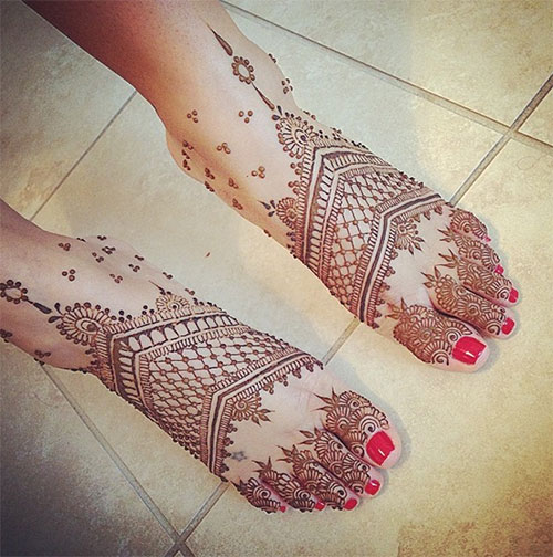 Trendy Foot Henna