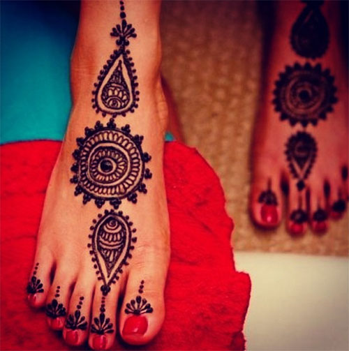 Barefoot Henna Design 