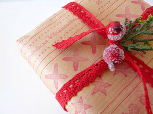 18 Brown Paper Christmas Gift Wrapping Ideas | StayGlam