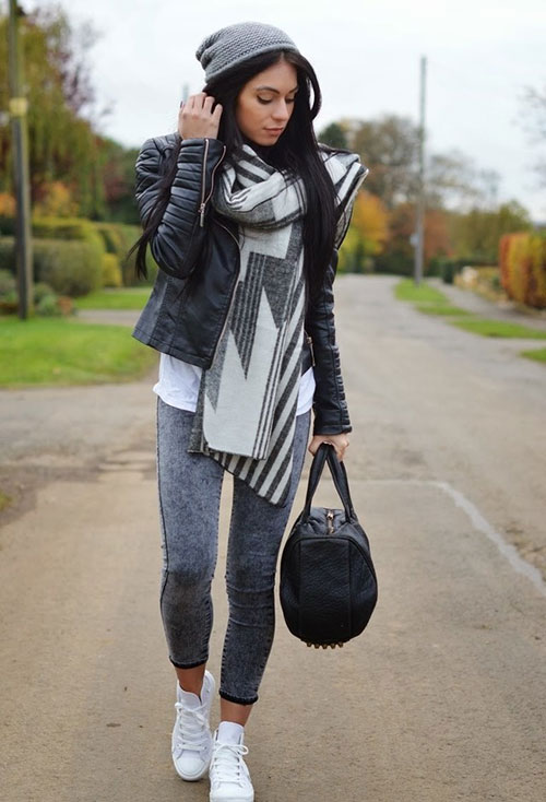 Black & White Outfit Idea: Rock It With Dark Wash Jeans - The Mom Edit