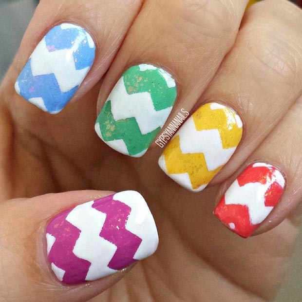  Diseño de uñas de Chevron de Pascua 