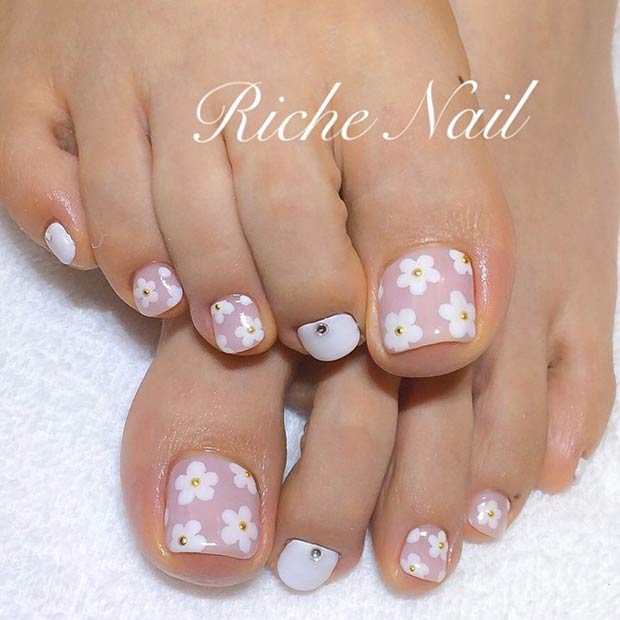 White Daisy Toe Nail Design
