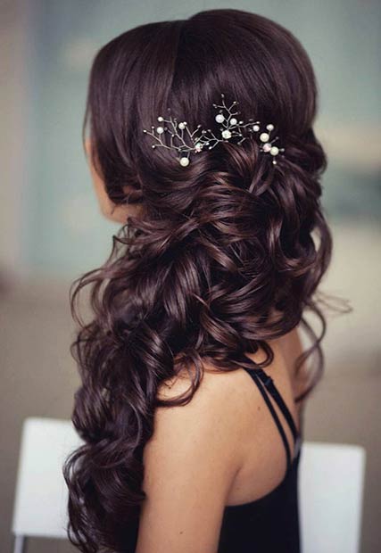 Curly Hair to the Side Prom Hairstyle