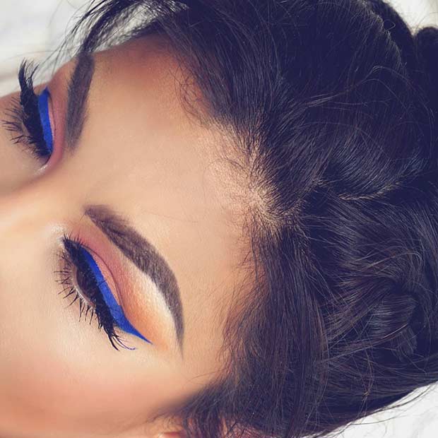 Blue Eyeliner Summer Makeup Look