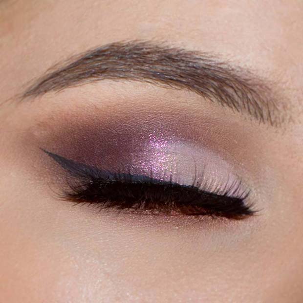Light Purple Glitter Eye Shadow with Eyeliner Makeup Idea for Spring