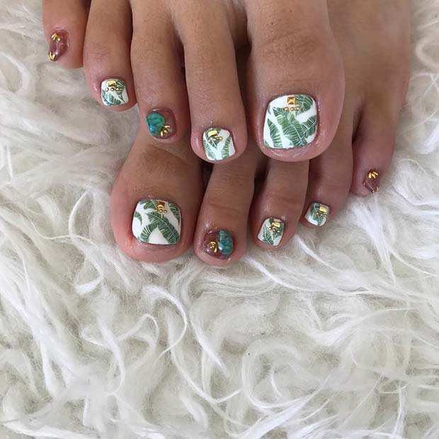 Green and White Leaves Toe Nail Design