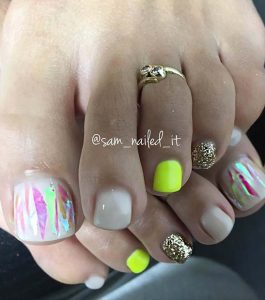 25 Eye-Catching Pedicure Ideas for Spring - StayGlam - StayGlam
