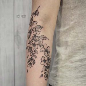 23 Beautiful Flower Tattoo Ideas for Women - StayGlam