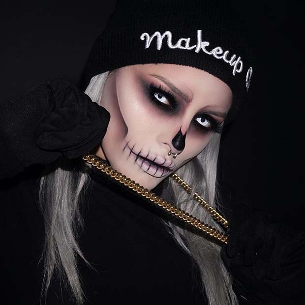 Scary Skeleton Halloween Makeup Idea for Women