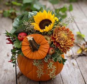 21 Simple and Creative Thanksgiving Decorations - StayGlam