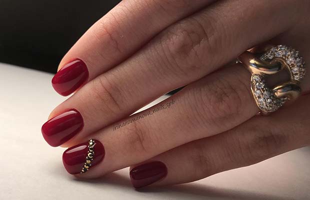 Winter Red and Gold Nails for Winter Nail Idea
