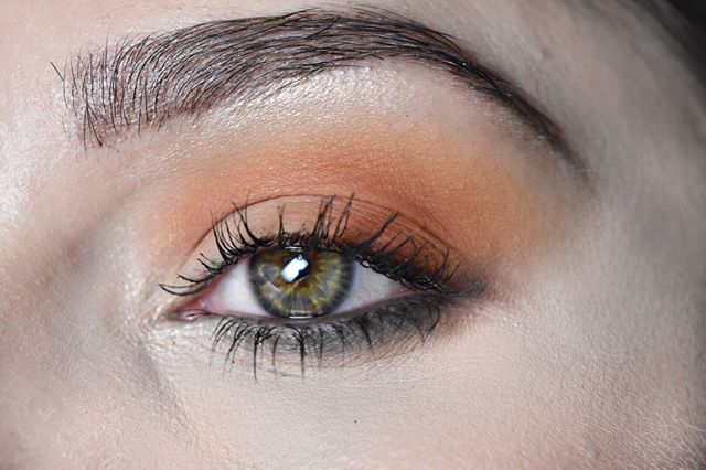 Warm Subtle Eye Makeup for Makeup Ideas for Thanksgiving Dinner