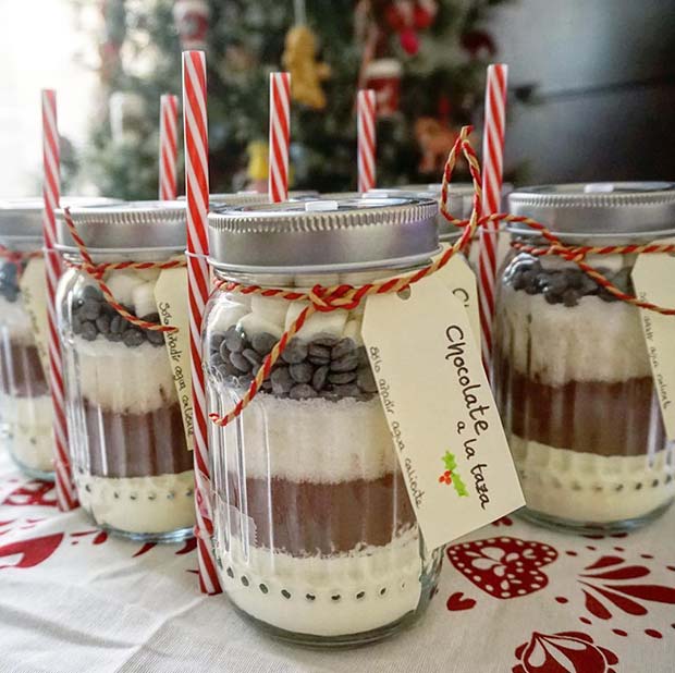 Hot Chocolate in a Jar for DIY Christmas Gift Ideas