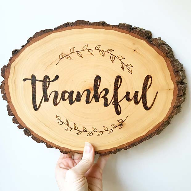 Creative Thankful Wood Decoration for Simple and Creative Thanksgiving Decorations