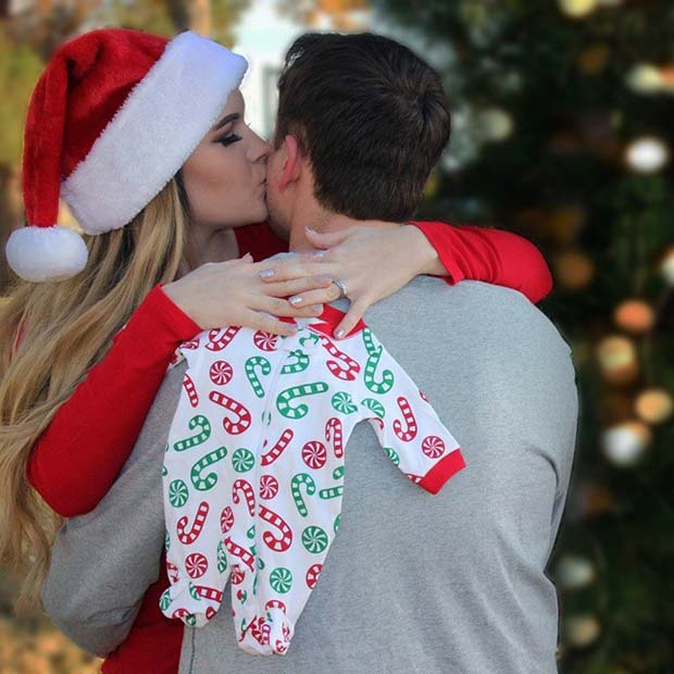 41 Christmas Pregnancy Announcement Ideas - StayGlam