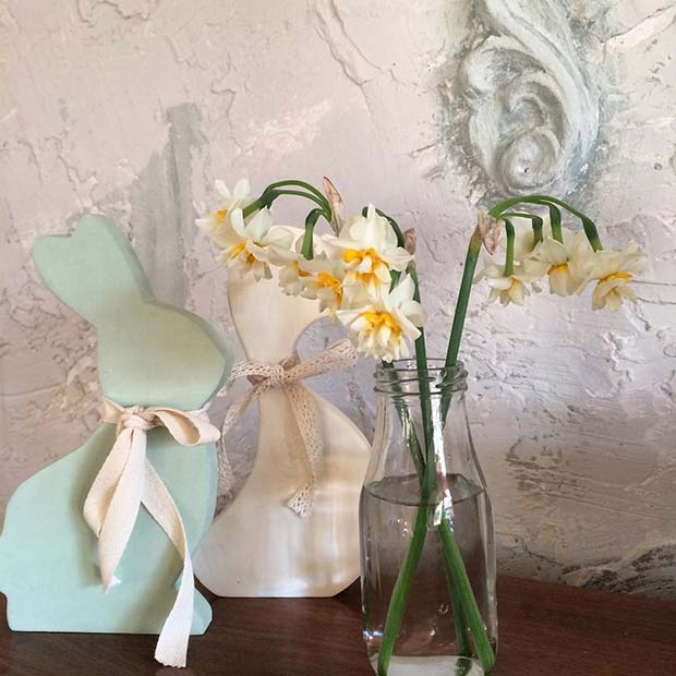 Rabbits and Daffodils Easter Decor