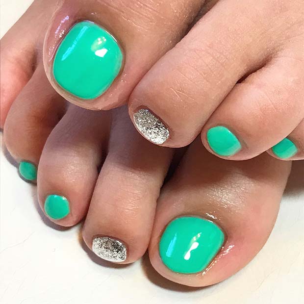 Vibrant Green Toe Nail Design with Glitter 