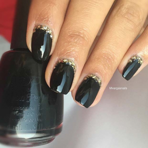 21 Beautiful Black and Gold Nail Designs - StayGlam - StayGlam