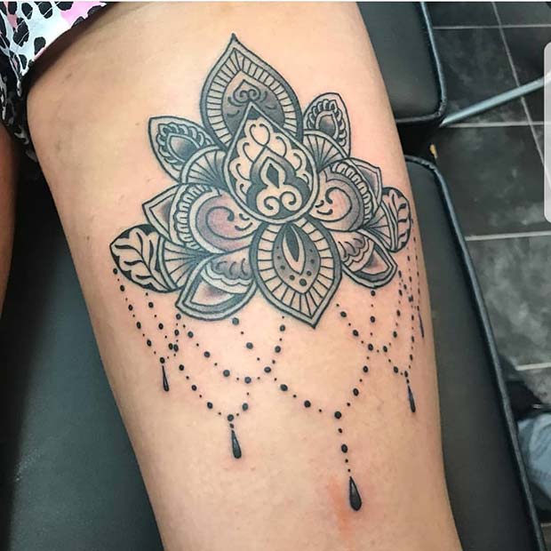 Idea de tatuaje de flor de loto mandala para muslo