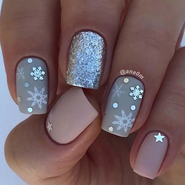Beautiful Snowflake Holiday Nails 