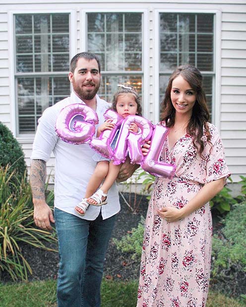 Simple Gender Reveal Family Photo Idea