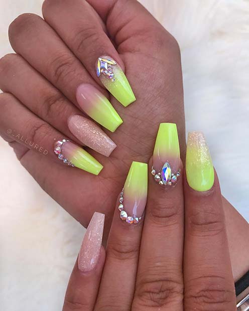 Featured image of post Acrylic Nails Green And Gold / Paint the middle finger green, the ring fingernail with purple polish and the thumb with the pink polish.