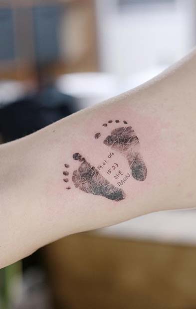 Baby Footprint Tattoo Idee für Mütter