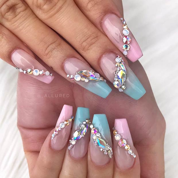  Diseño de uñas Ombre con diamantes de imitación