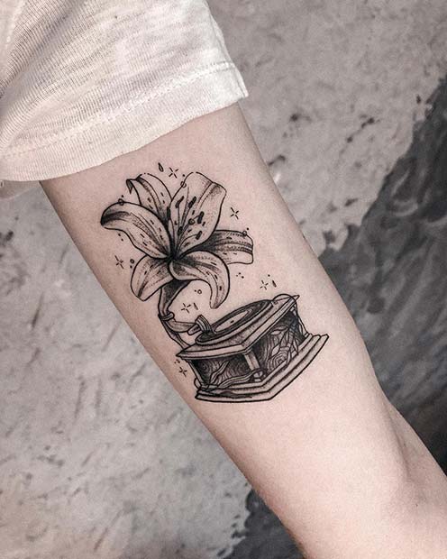 Unqiue Lily and Gramophone Design