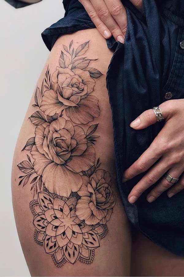 Tatuaje de mandala y rosas en el muslo