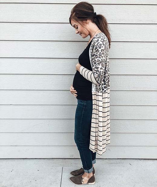 Cute and Comfy Maternity Outfit Idea