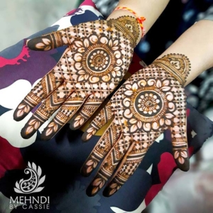 21 Henna Hand Designs That Are a Work of Art - Page 2 of 2 - StayGlam ...