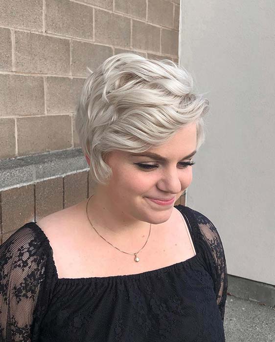 Chic Light Blonde Cut with Curls