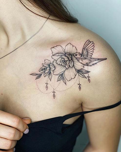 Hermoso tatuaje de colibrí