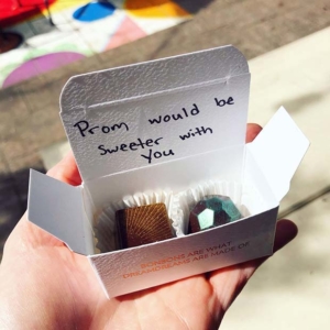 43 Cute Prom Proposals That Will Impress Everyone - StayGlam