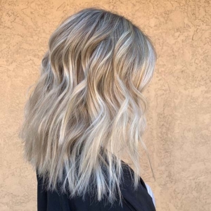 23 Medium Layered Hair Ideas to Copy in 2021 - StayGlam - StayGlam