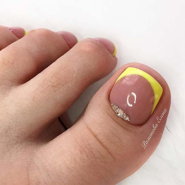 Pedicure Idea with Cute Yellow Tips