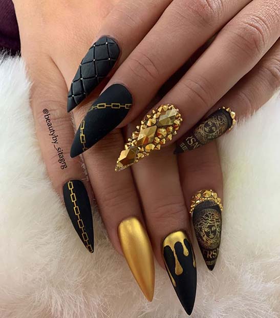 Stylish Black and Gold Nails