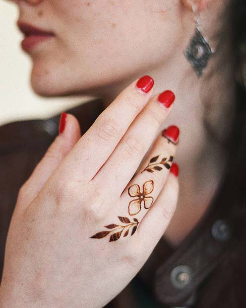 Botanical Mehndi Finger Design 