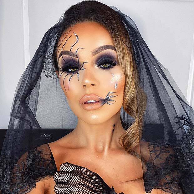 Gorgeous Makeup with Spiders for Halloween