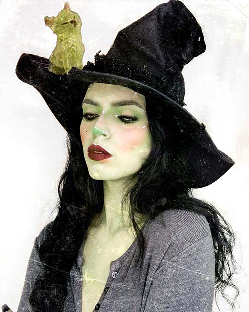 Simple and Spooky Witch Makeup