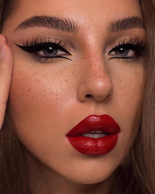 Stylish and Dramatic Liner with Red Lips
