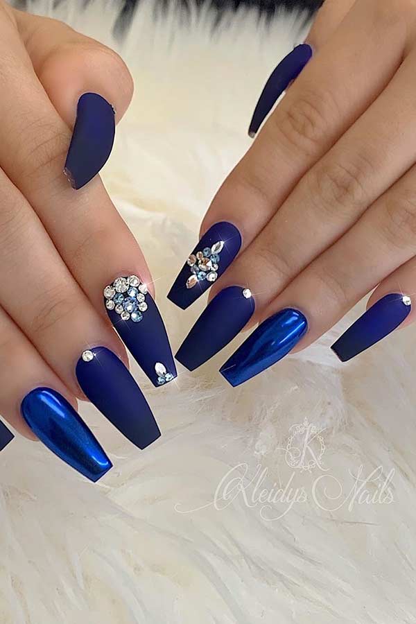 Winter Navy Blue Nail Art Design