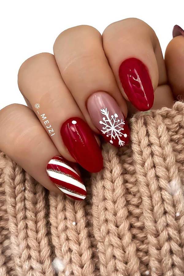 Acrylic Christmas Nails in Red and White