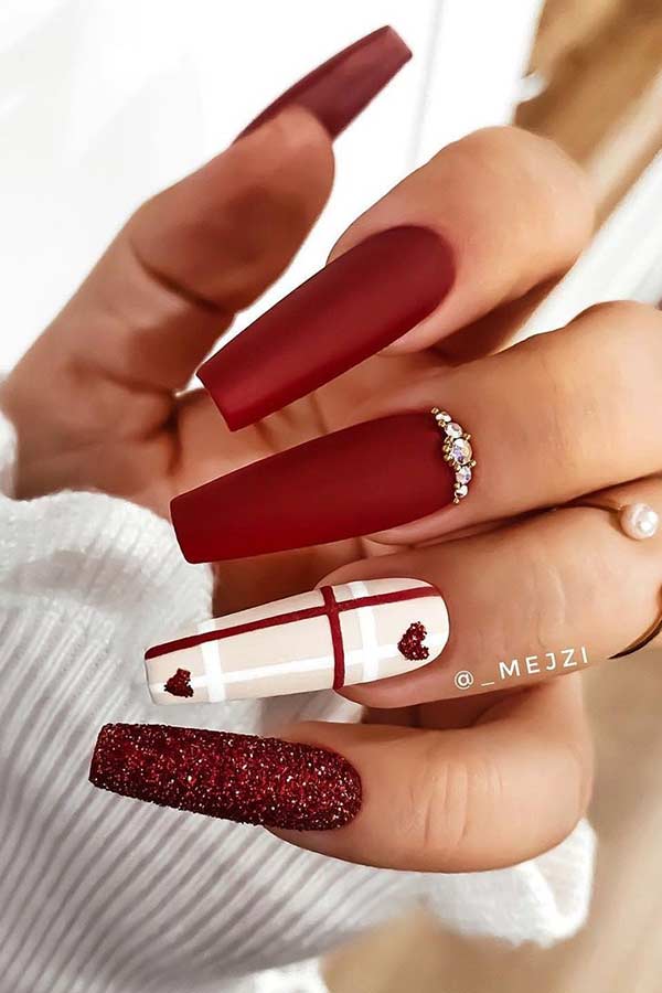 23 Beautiful Ways To Rock Red Coffin Nails - Stayglam